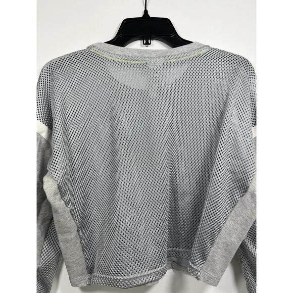 Nike Track & Field Women Sz Med Gray Stretch Mesh Back Copped Crew Neck - Picture 4 of 8